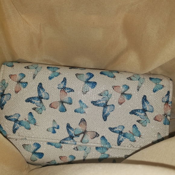 LuLu Dharma 1/2moon Weaved Top Handle Bag With Bonus Butterfly 🦋 WRISTLET NWT - Picture 7 of 8